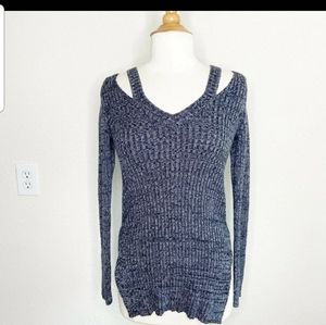 BCBGenerarion sweater with slit sholders and sides, M.